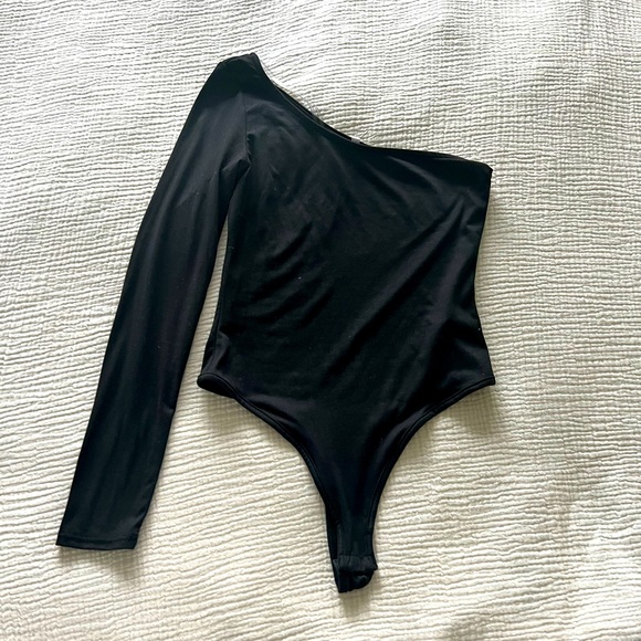 Black one-shoulder bodysuit - Picture 1 of 3